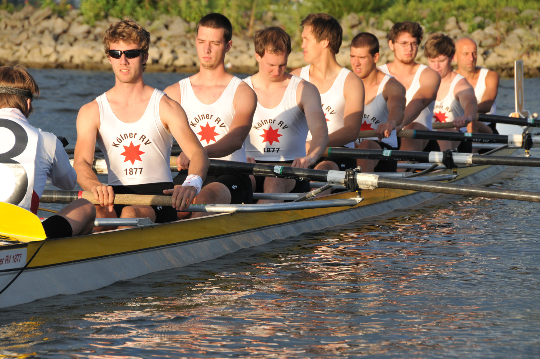 Aachen siegt beim 81. Stadtachter im Rahmen der Kölner Lichter / rudern.de