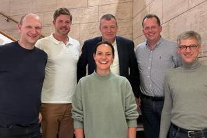 Die Mitglieder der SatzungsAG: Dr. Florian Eichner, Gunnar Hegger, Eler von Bockelmann, Dr. Lars Koltermann und Christoph Bendel (v.l.n.r.). Begleitet wird die AG durch Cornelia Stampnik (Mitte).