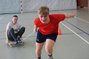 DRJ-Juleica Teil A 2019: Staffel mit Rollbrett